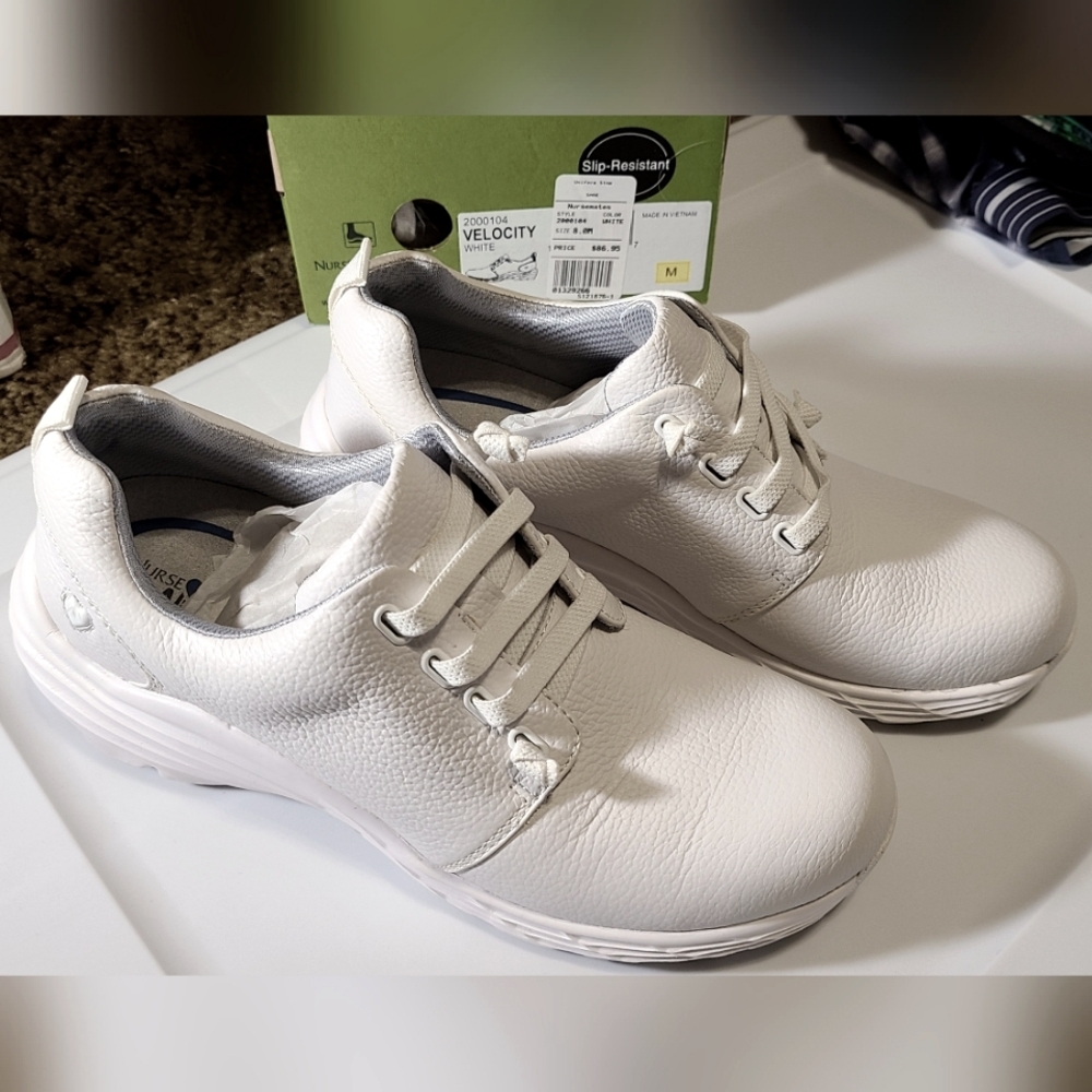 Nurse Mates Velocity sz 8